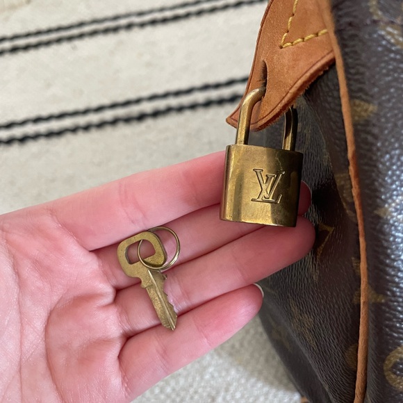 Louis Vuitton Speedy Bag - Picture 4 of 6